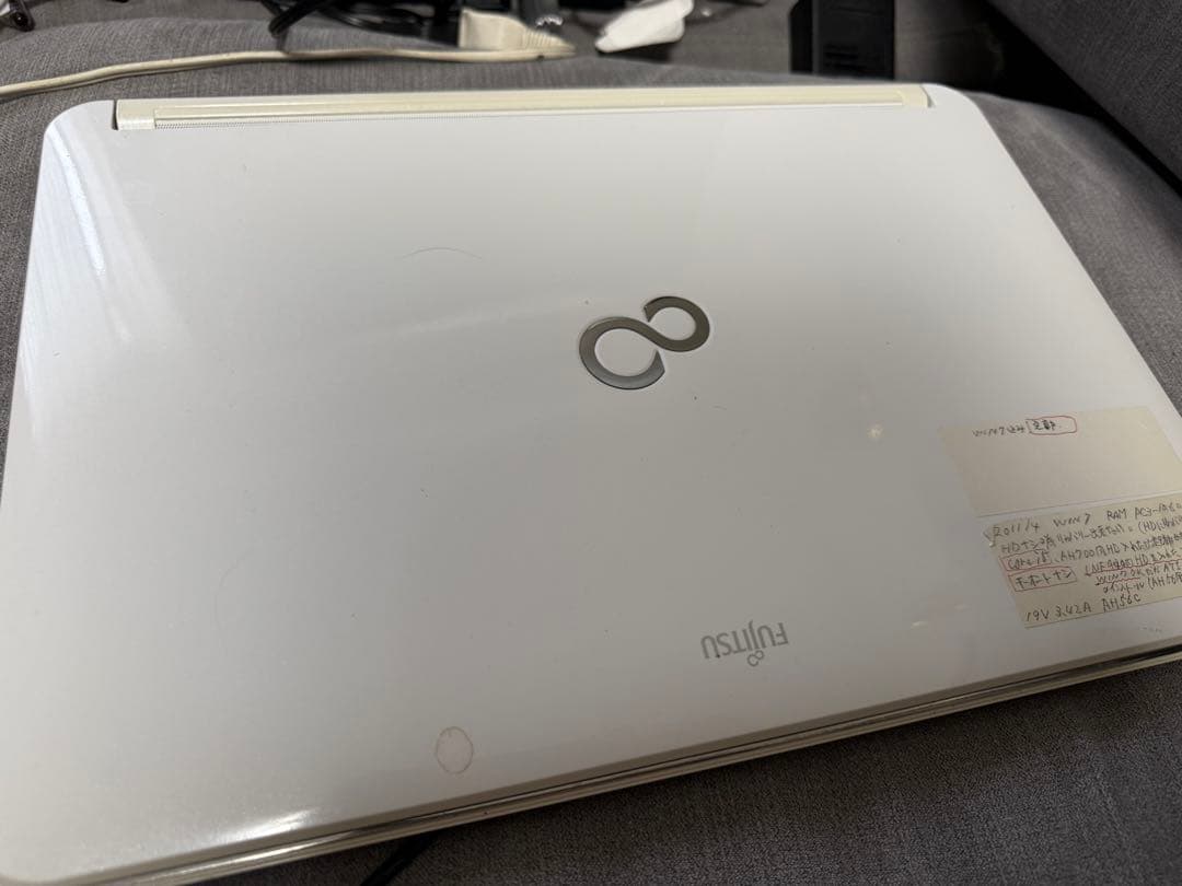 office入ってます。Fujitsu ノートパソコン　　C101