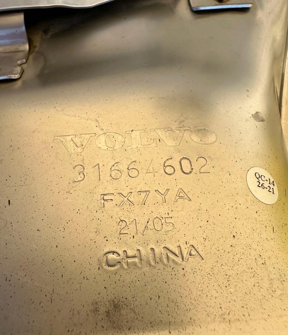 ボルボV60 純正 ダブルー体型テールパイプデイフューザー　マフラーカッター