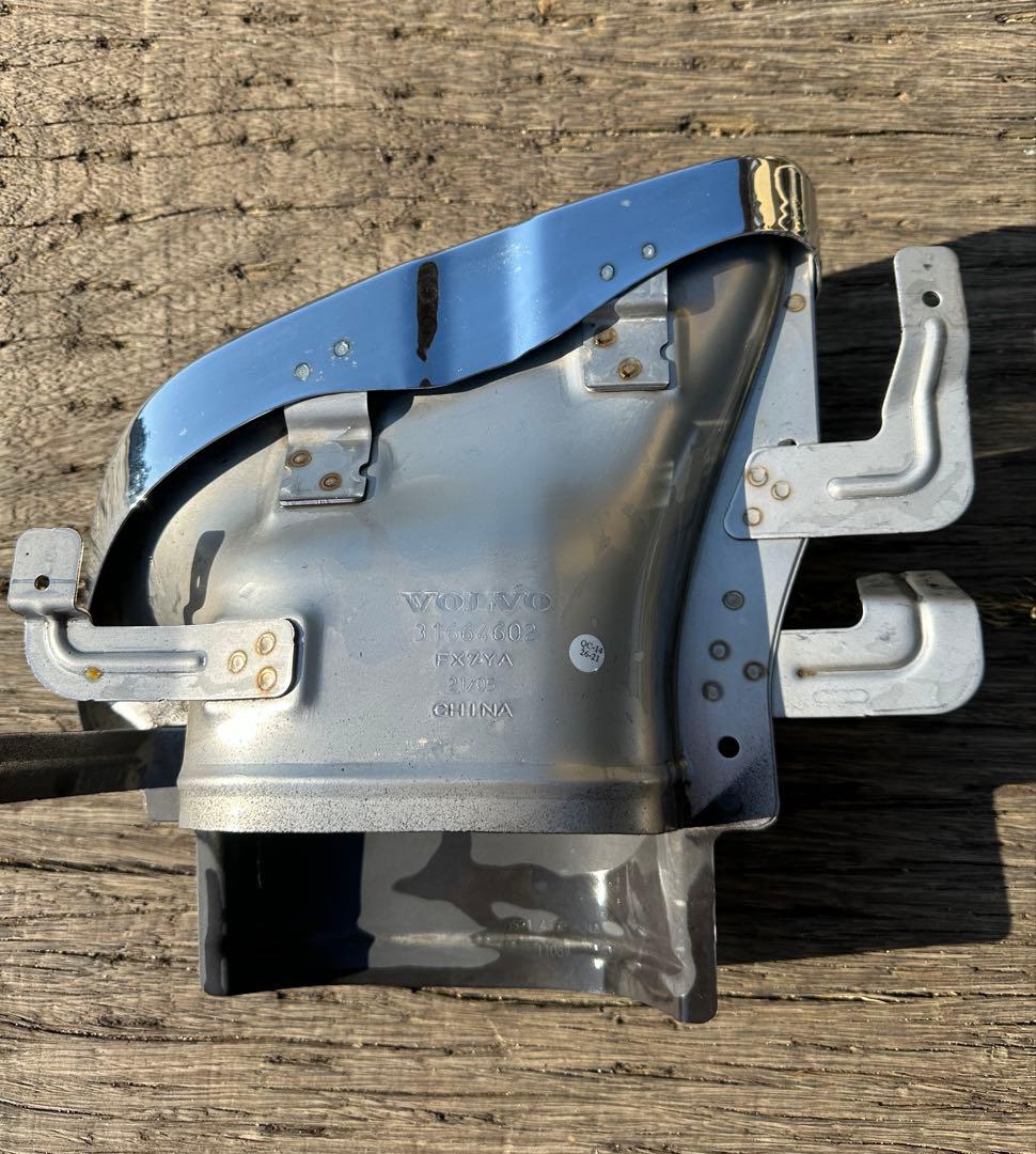 ボルボV60 純正 ダブルー体型テールパイプデイフューザー　マフラーカッター