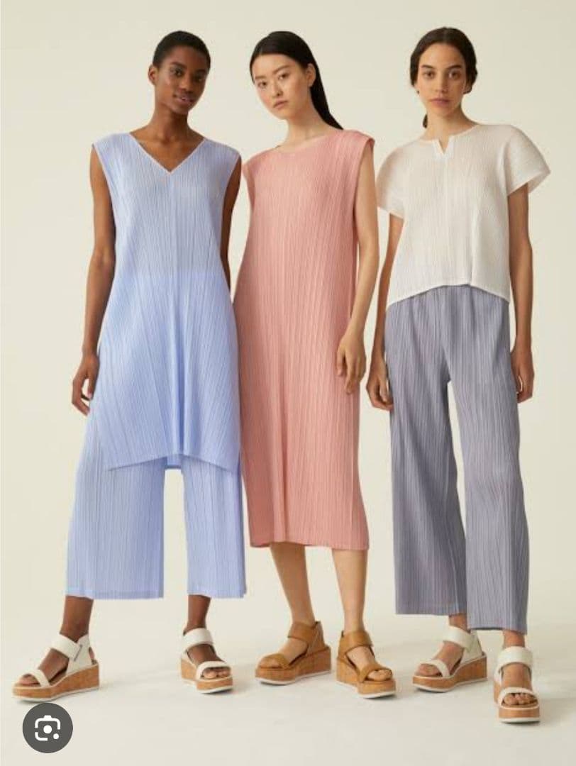 プリーツプリーズ イッセイミヤケ 靴　レディース　サンダル　黒