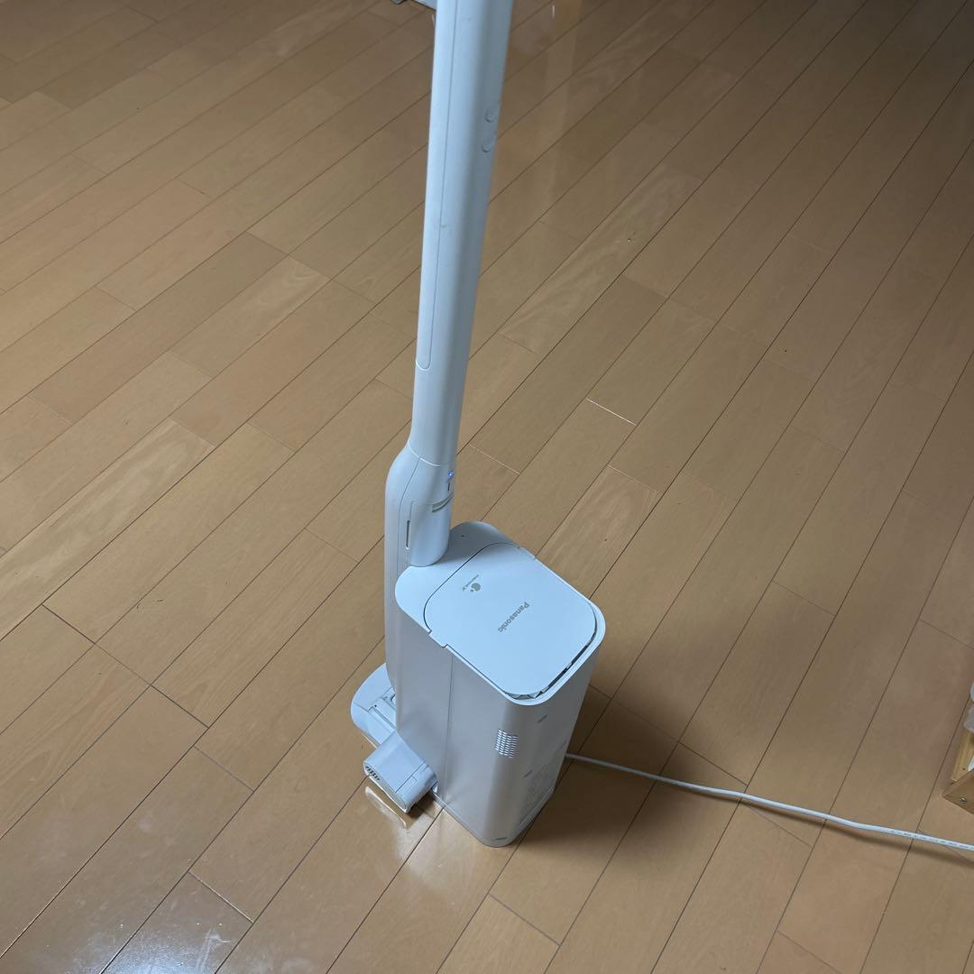 パナソニックセパレート型コードレス掃除機 MC—NS100K—W