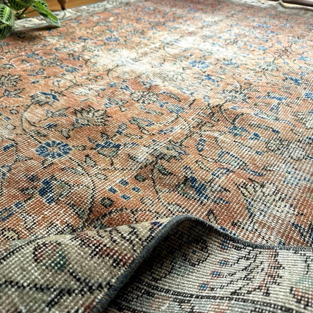 大判133×241ピンクベージュ　青い花　ボタニカル　トルコヴィンテージラグ