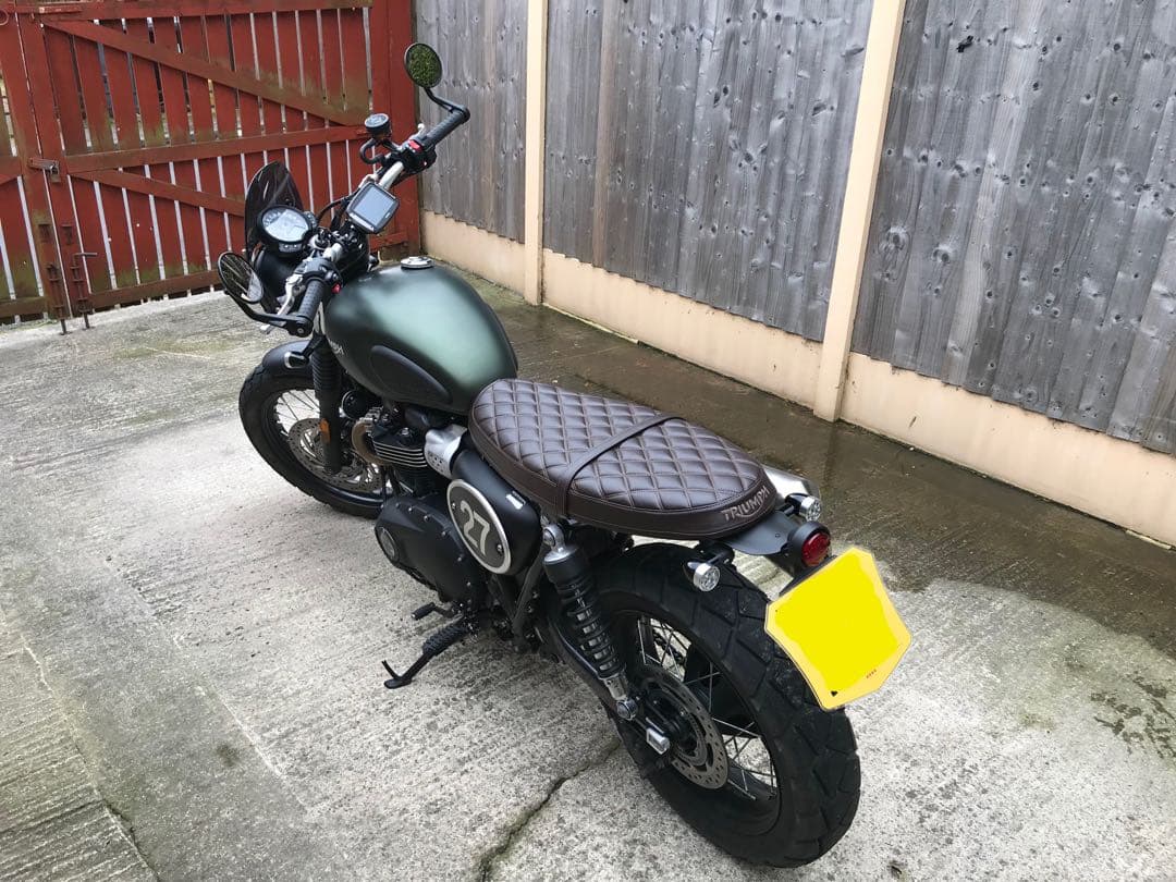 TRIUMPH ベンチシート　キルティングシート ブラウン　A9708614