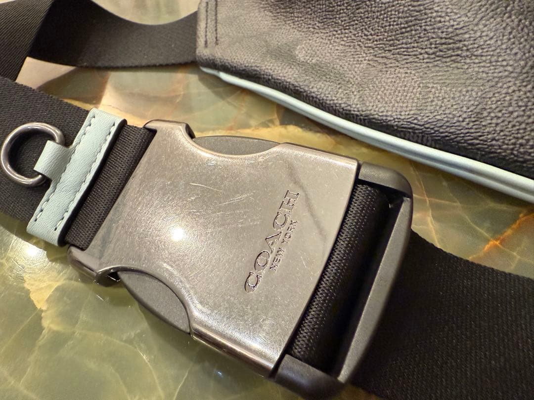 美品⚜️定価8.8万円 限定色 COACH コーチ ライトブルー ボディ バッグ