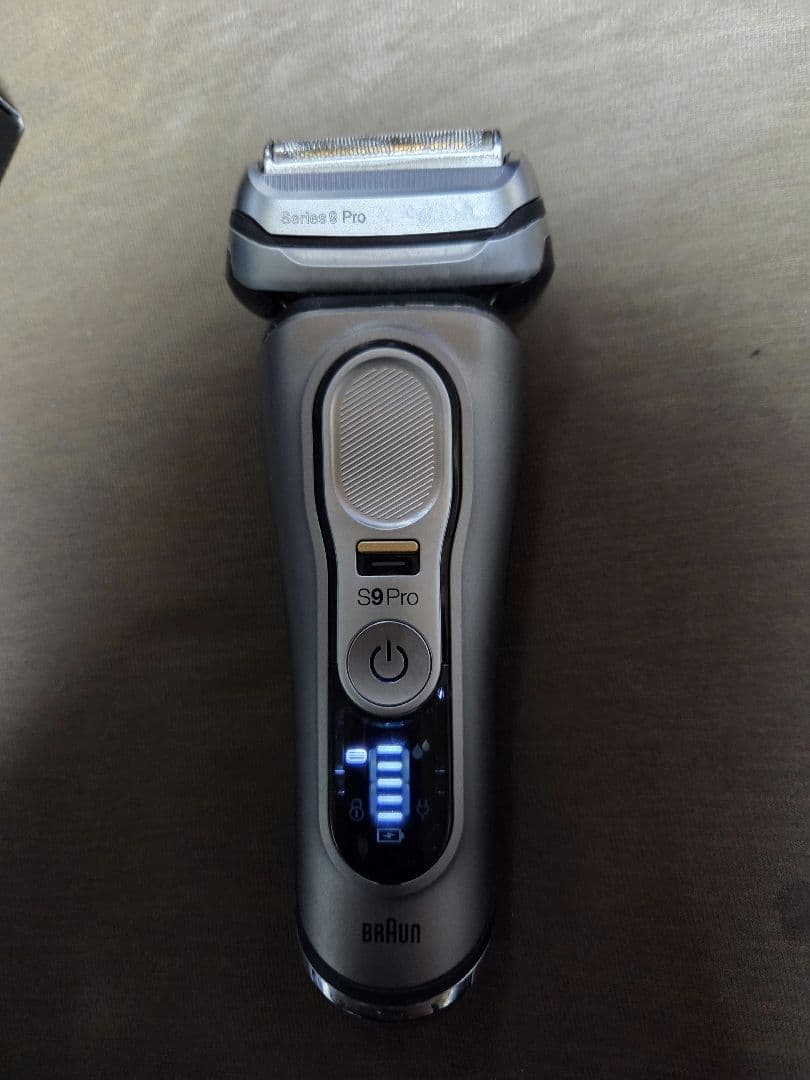 【中古品】Braun Series 9 Pro 9455cc-V　洗浄器、箱付き