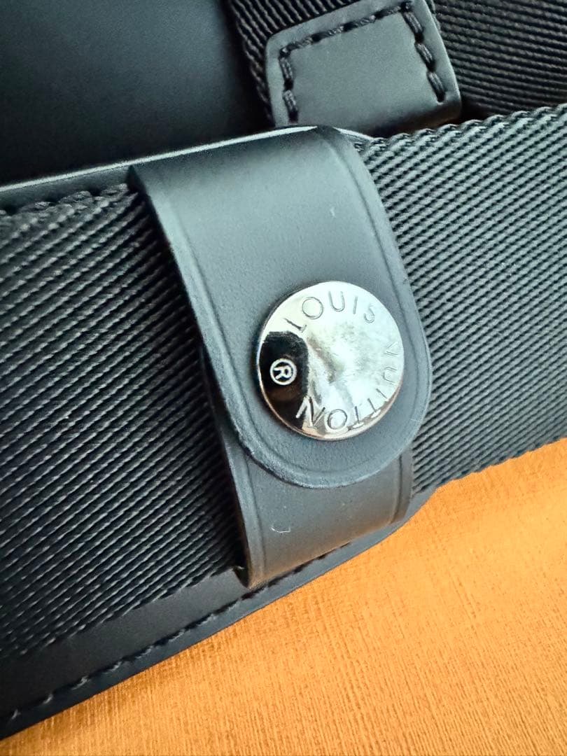 極美品 ルイヴィトン　メッセンジャーヴォワヤージュPM ブラック