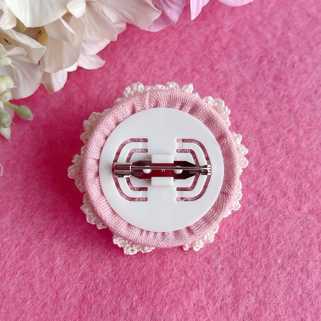 【感謝♡sale】リボン刺繍ブローチ　ハンドメイド　くるみボタン　2個