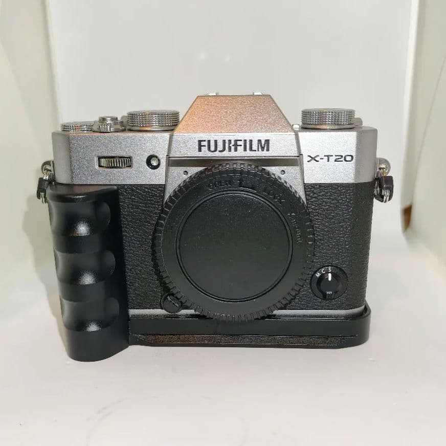 FUJIFILM X-T20 ボディ おまけ多数 グリップ/サムレストなど
