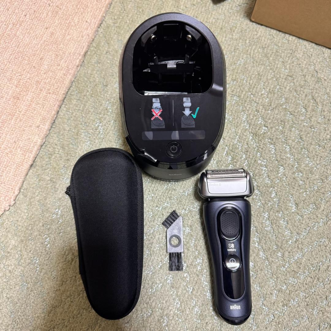 ブラウン 電気シェーバー シリーズ8 洗浄機付き 美品