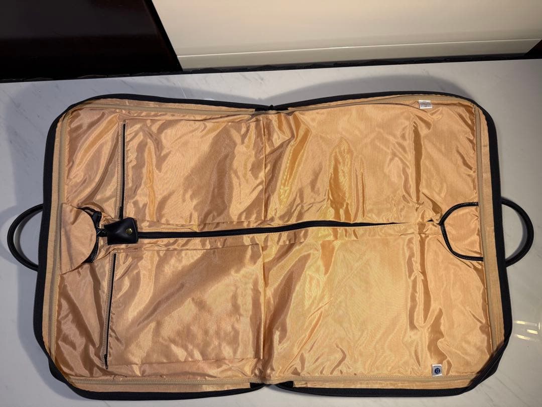 吉田カバン牛革ガーメントバック