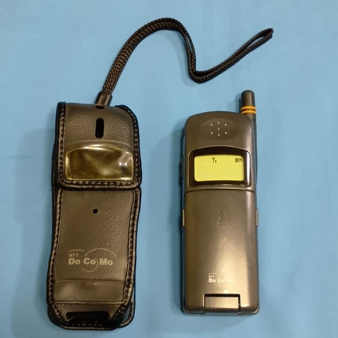 ドコモ　ムーバ　D2 ◆電源入ります。充電します。とてもキレイです。