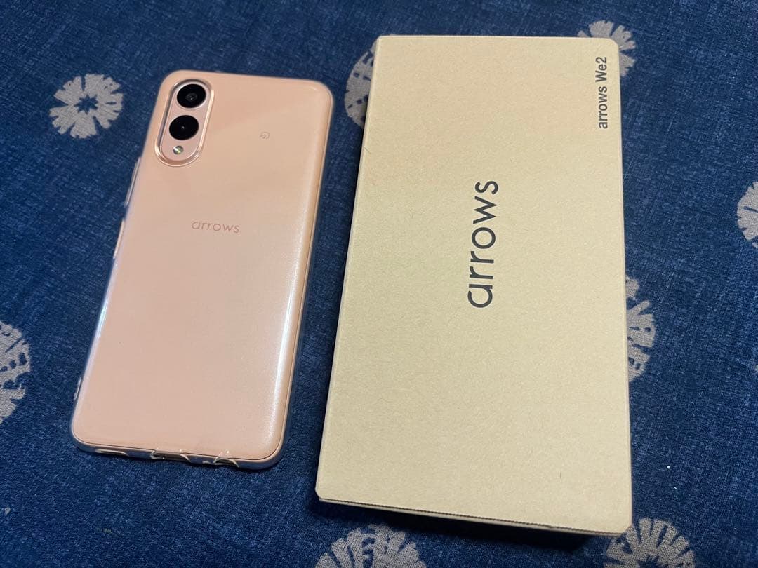 arrows We2 ライトオレンジ F-52E SIMフリー