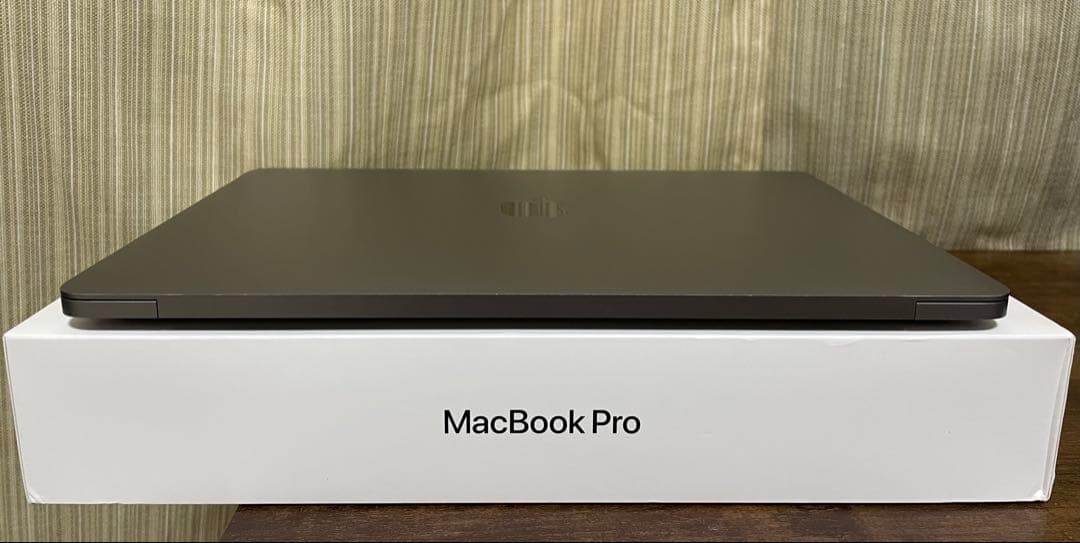 美品 MacBook Pro 2020 13インチ TouchBar 付き