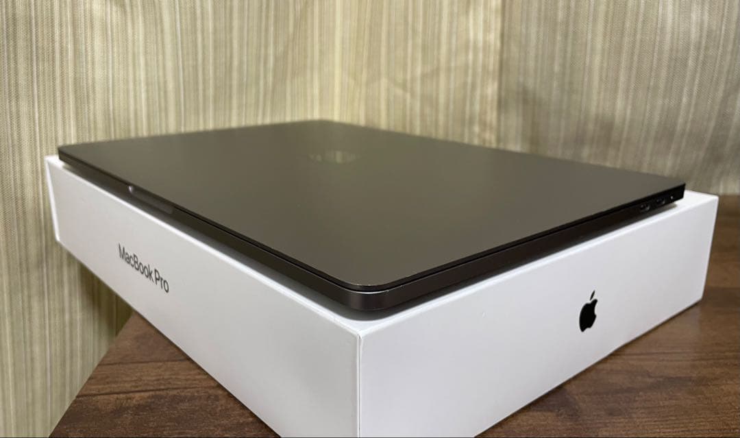 美品 MacBook Pro 2020 13インチ TouchBar 付き