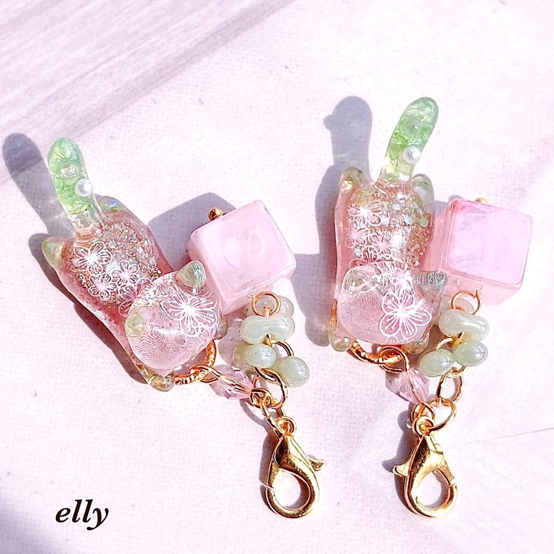 【mooncho様】1193.天然石　つまみ細工　桜　じゃれ猫　レジン