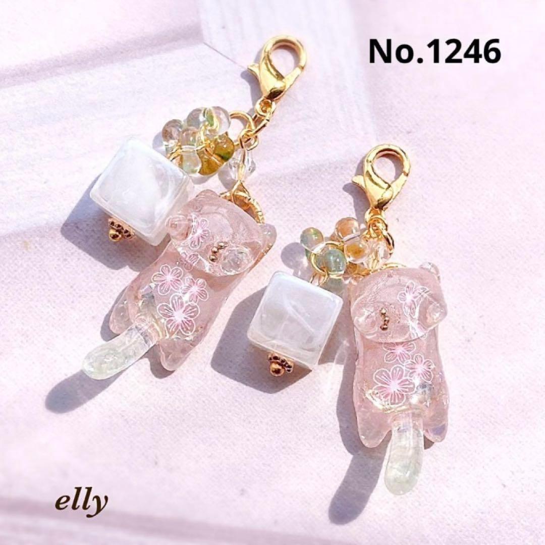 【mooncho様】1193.天然石　つまみ細工　桜　じゃれ猫　レジン