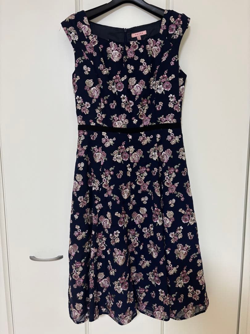 花刺繍ワンピース