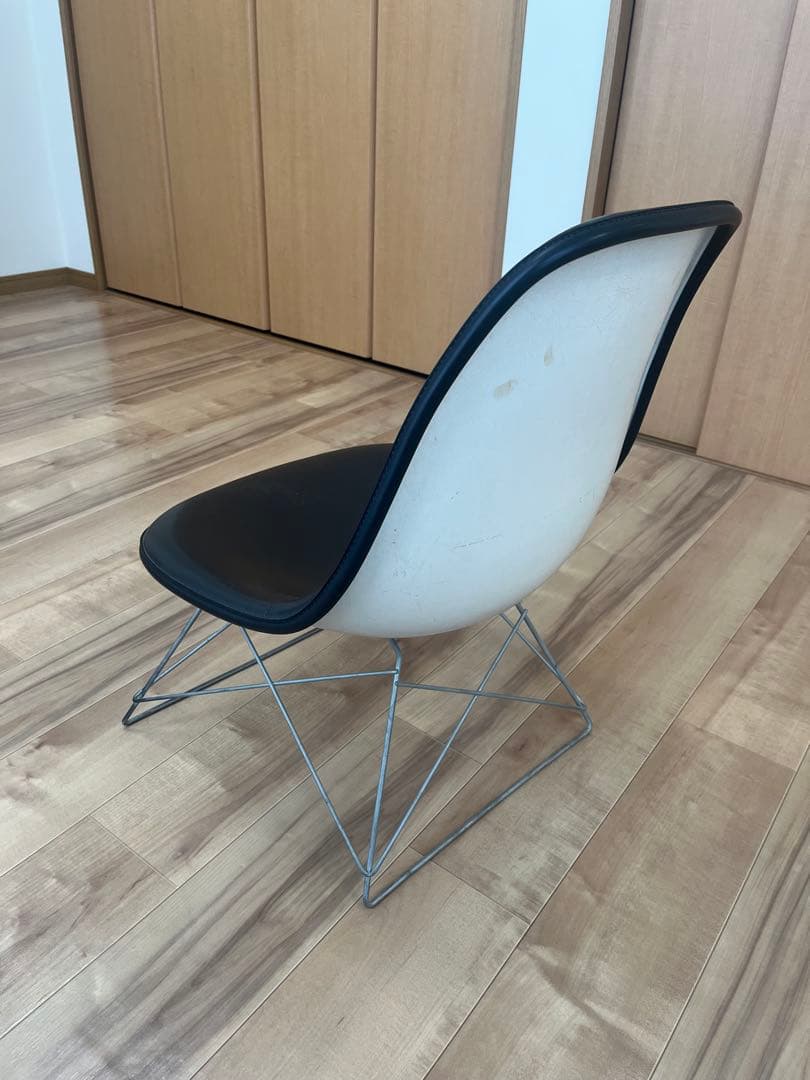 ハーマンミラー　イームズ　ナウガハイドレザー　キャツクレードル