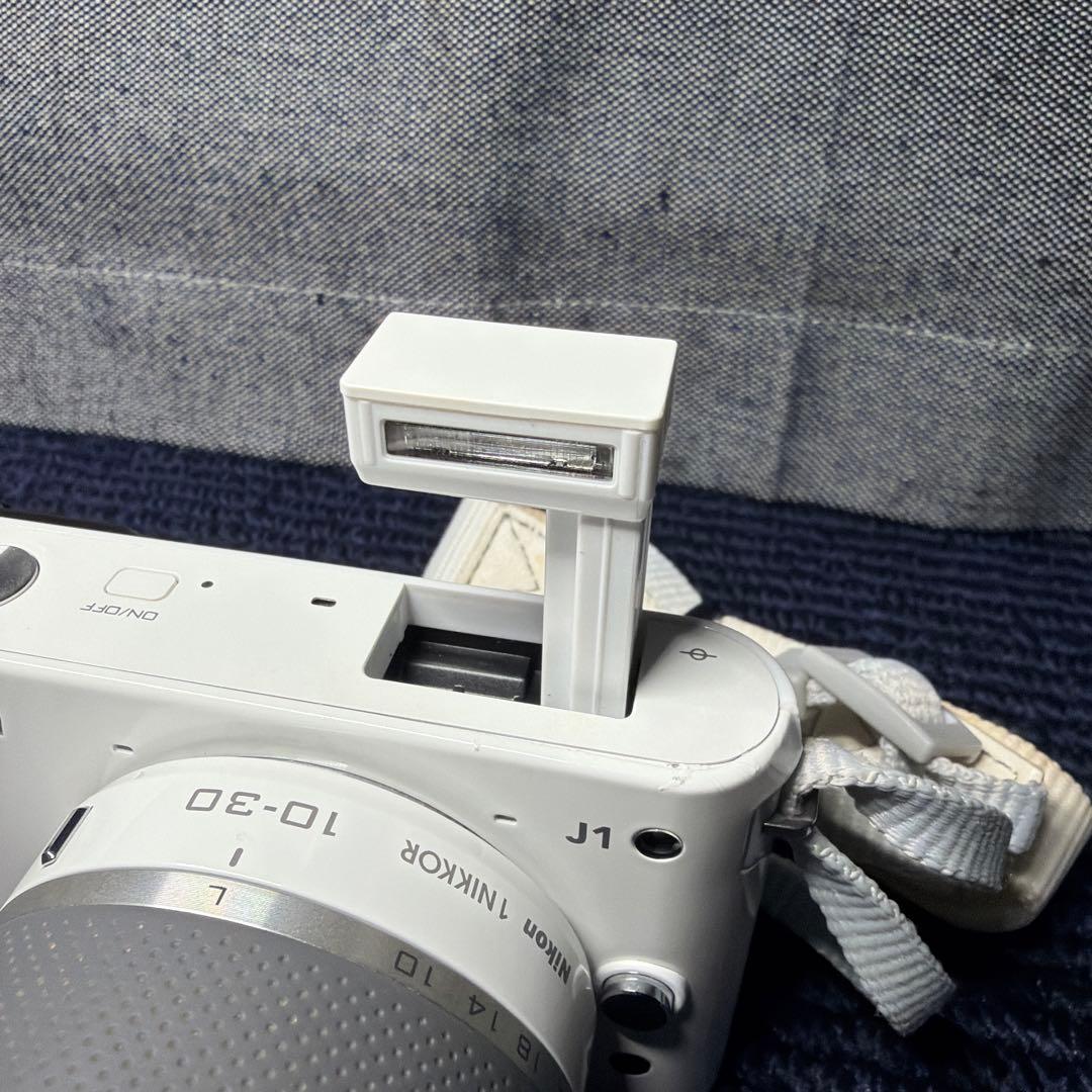 【ジャンク扱い】Nikon1（ニコン）/ ミラーレス一眼 J1 白