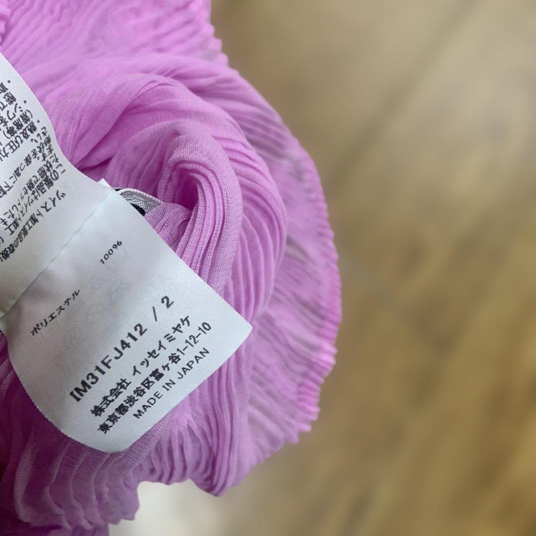 めい。イッセイミヤケプリーツシフォンTWISTトップス