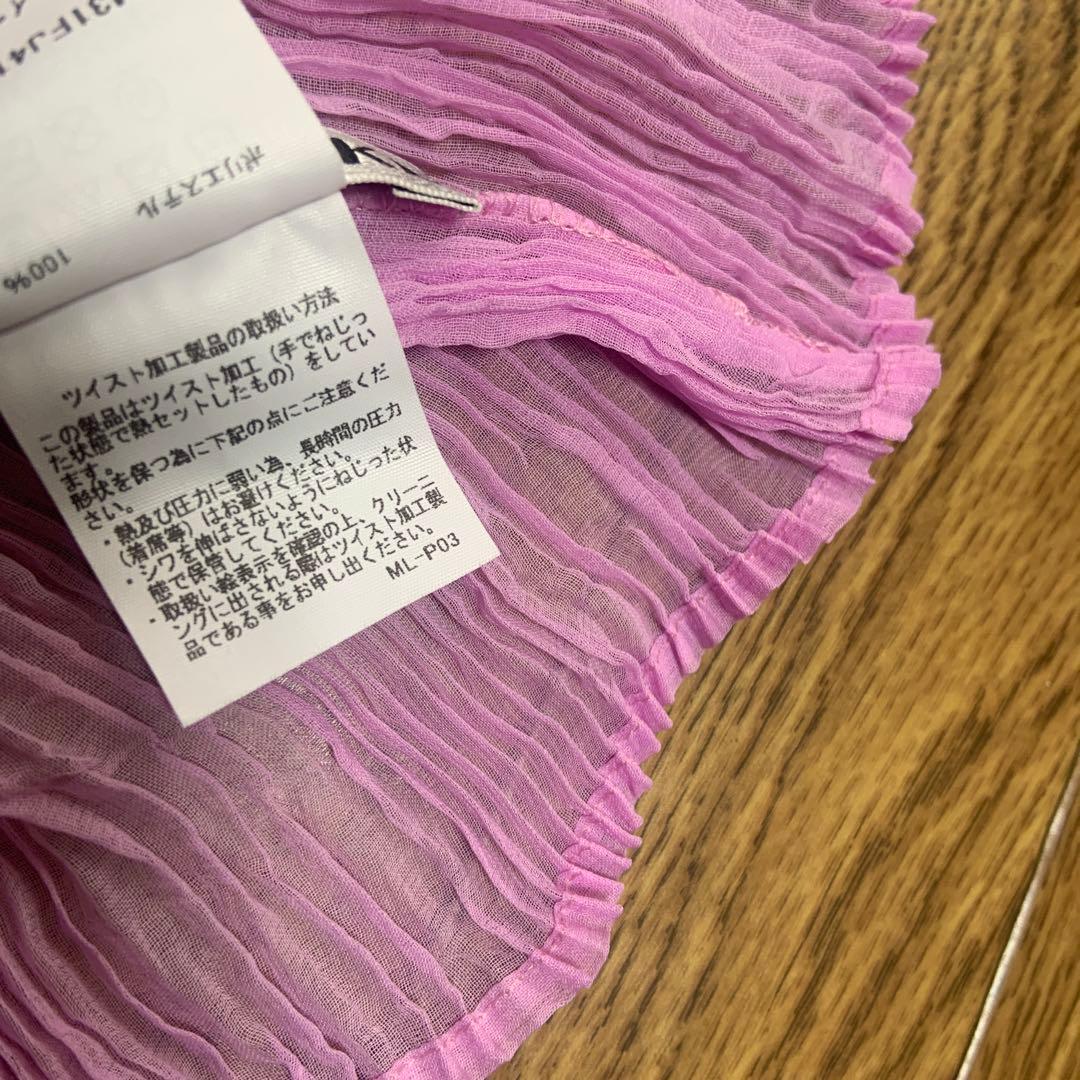 めい。イッセイミヤケプリーツシフォンTWISTトップス