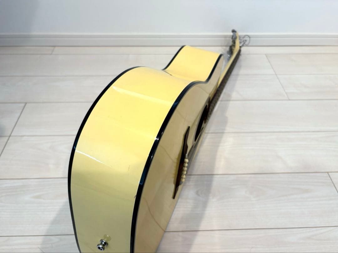 名品ミヤスコウギョウ　Miyasu kougyoアコースティックギター　アコギ白