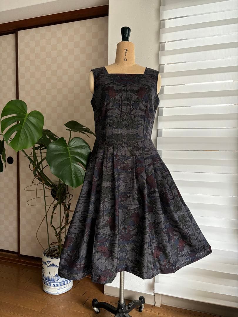 本場大島紬で大人可愛いワンピース、ジャンバースカートに