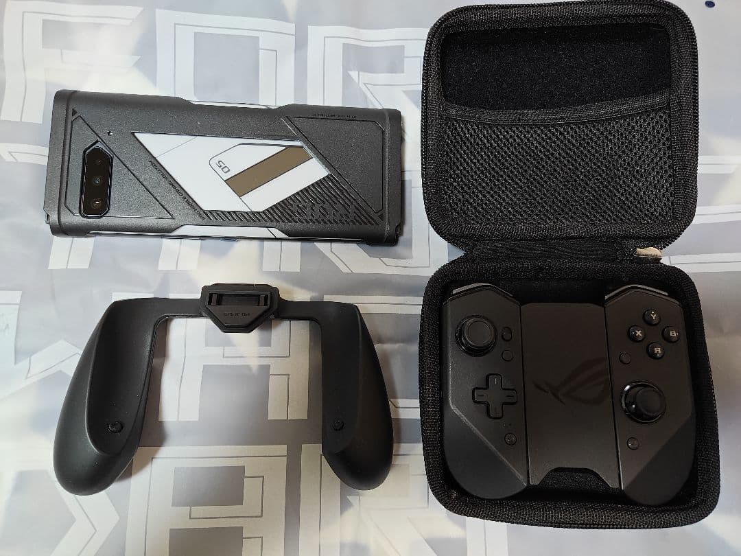 ROGPhone5 UItimate、ROGKunai3 Gamepadセット
