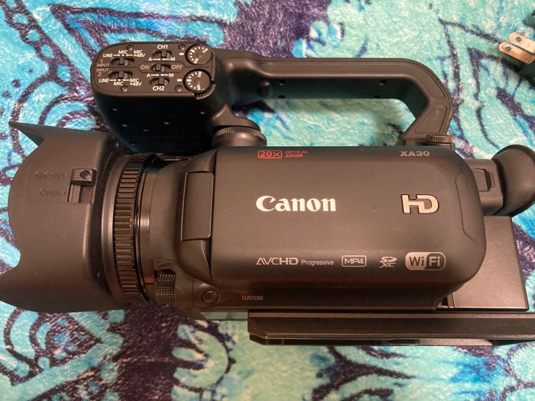 【状態良】Canon XA30 業務用ビデオカメラ本体　ハンドルユニット付