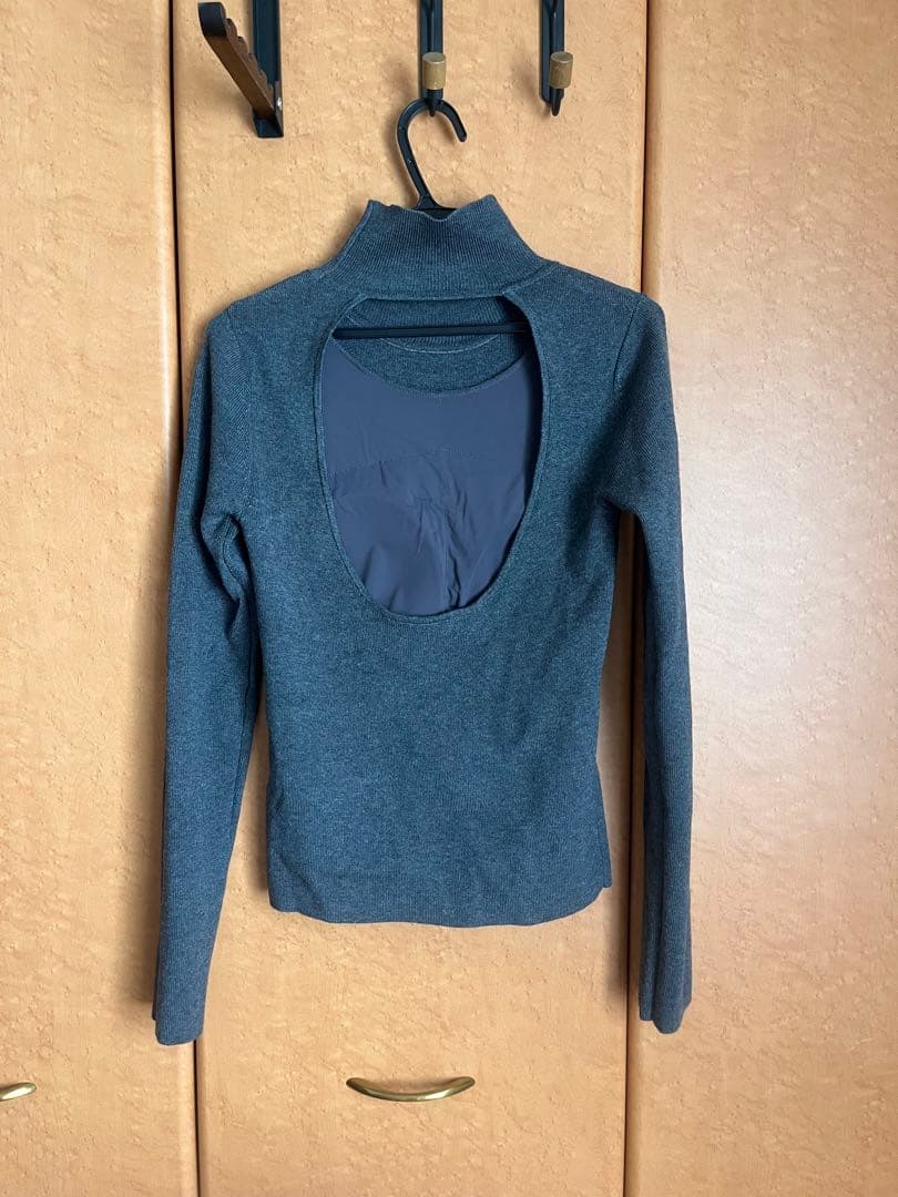 anuans バックオープンニットトップス/カップイン