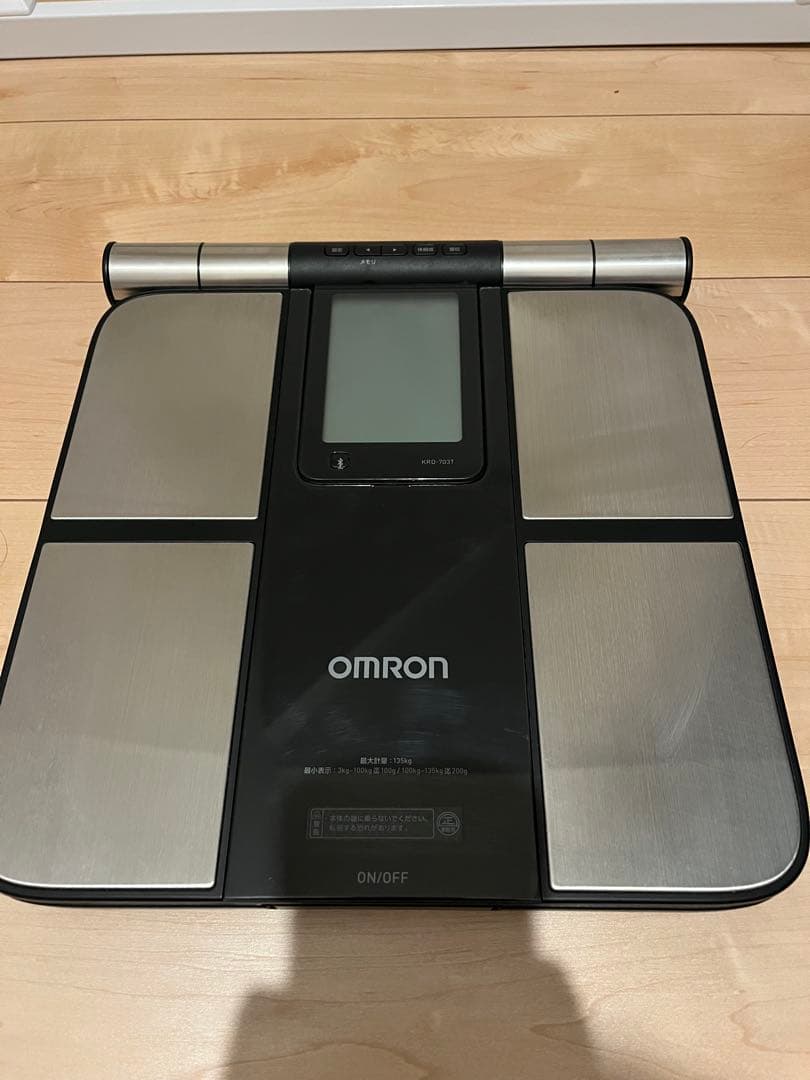 オムロン　体組成計 KRD-703Tカラダスキャン