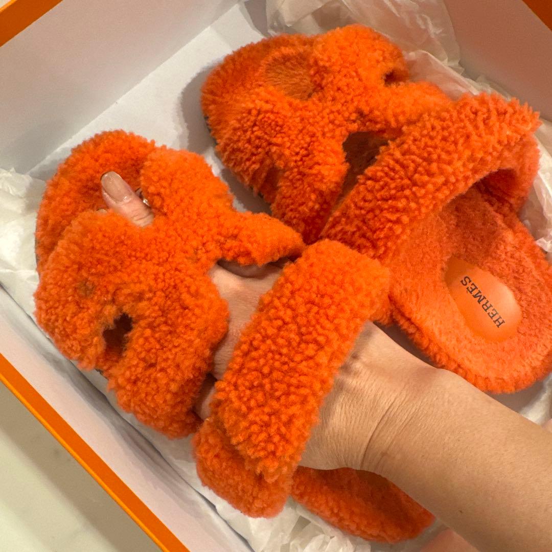 HERMES オレンジ ファーサンダル