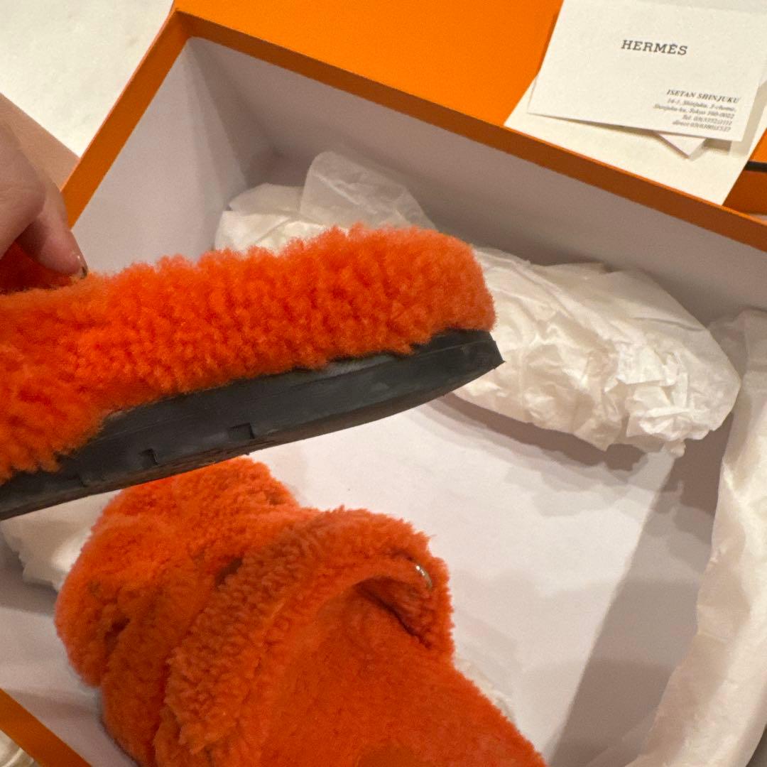 HERMES オレンジ ファーサンダル