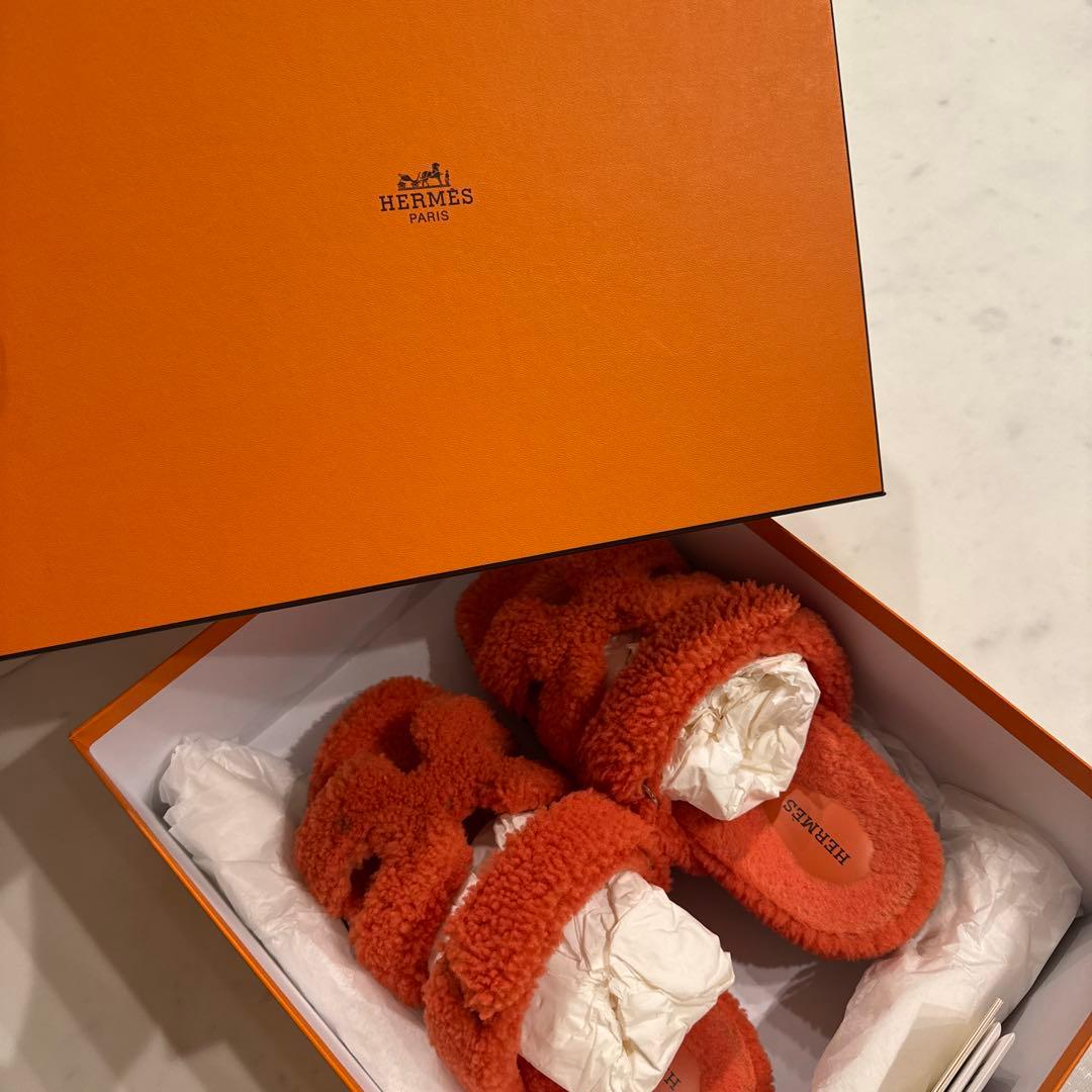 HERMES オレンジ ファーサンダル