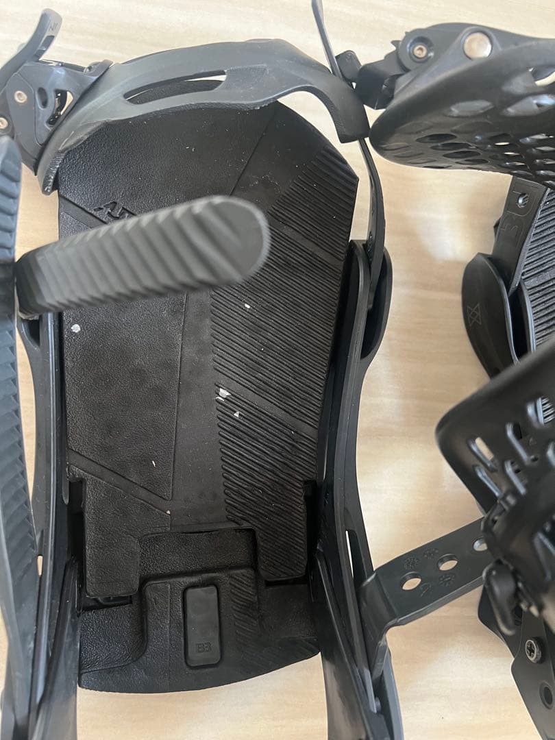 バートン マラヴィータ スノーボードビンディング