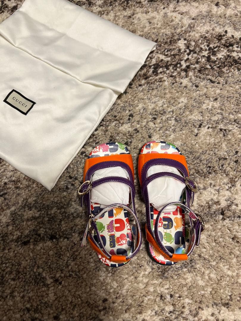 hide正規品Gucci kids サンダル新品　23