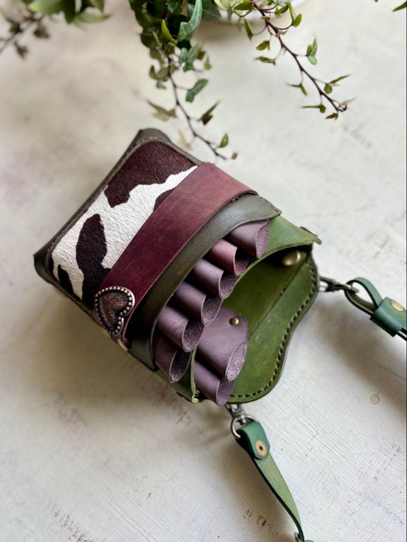 まぴ 手染めダークオリーブ、ハラコカウの大容量シザーケース