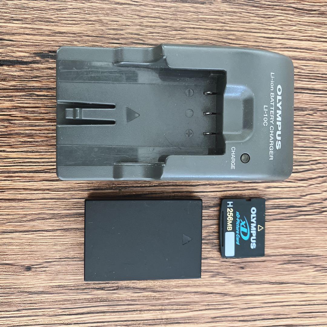 OLYMPUS μ DIGITAL600 コンパクトデジタルカメラ　シルバー