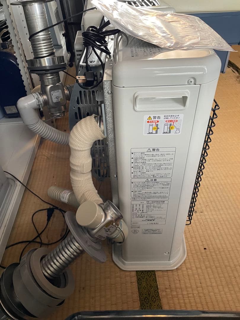 ガスストーブ シルバー 外部排気タイプ