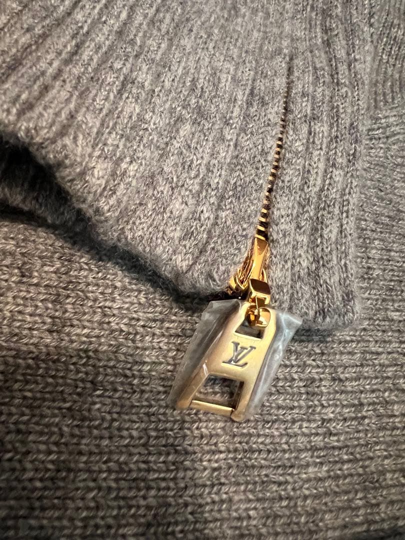 定価30万　新品未使用 LOUIS VUITTON ニット グレー M