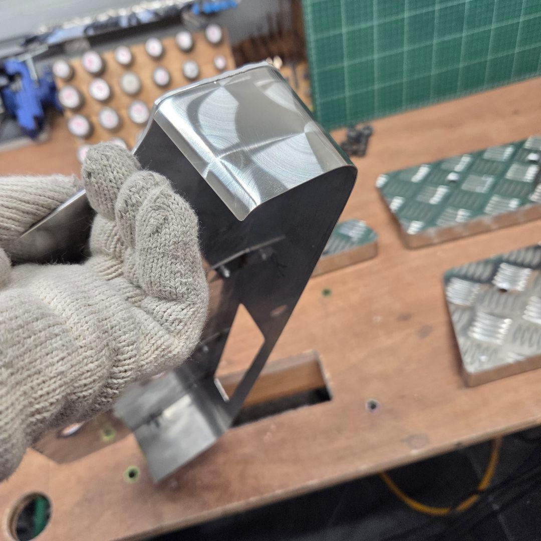 コ*ア様 17スーパーグレート　サイドステップアルミ縞板×鱗ステンボルトナット付