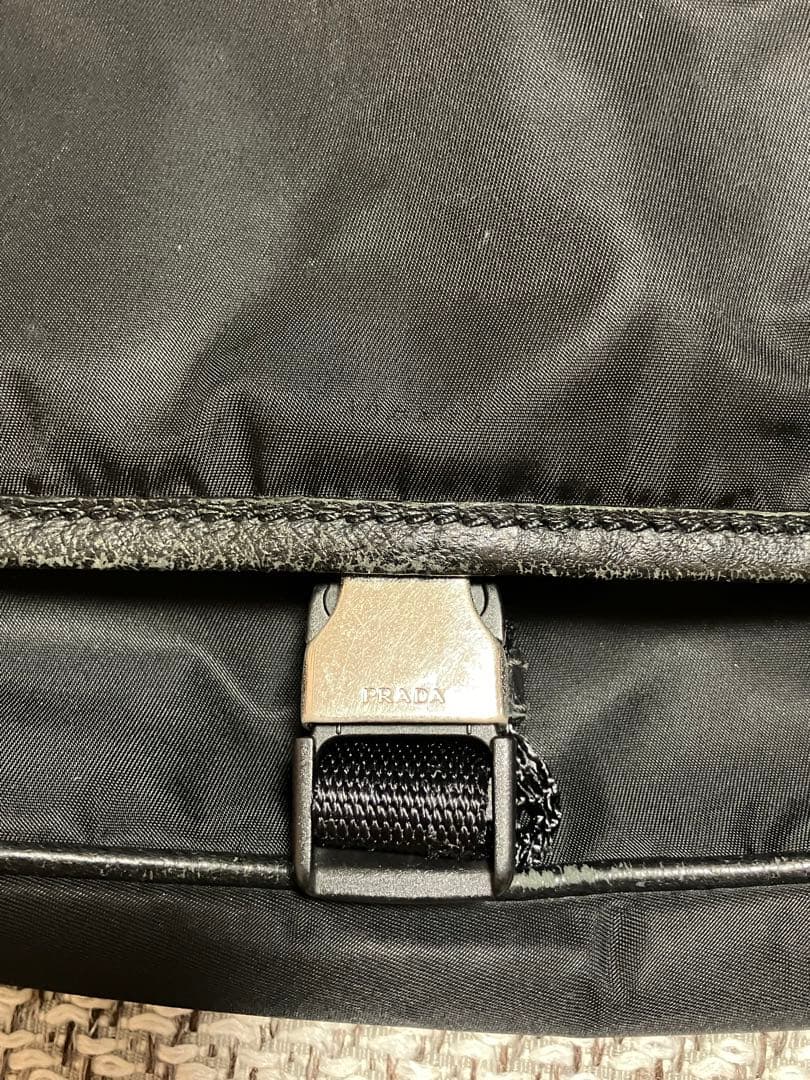 PRADA プラダ ショルダーバッグ メッセンジャーバッグ 三角ロゴ