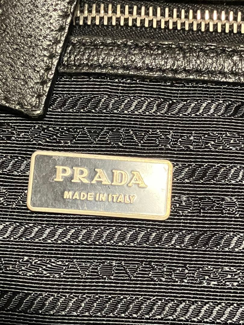 PRADA プラダ ショルダーバッグ メッセンジャーバッグ 三角ロゴ