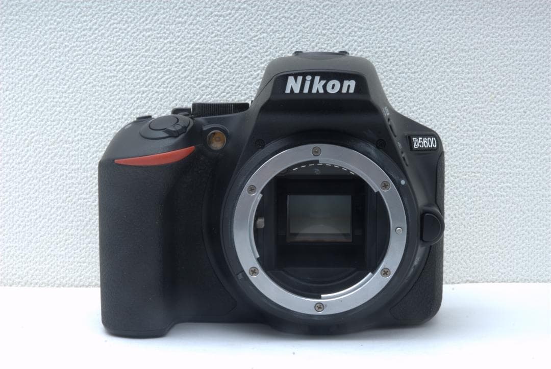 新品級♪ Nikon D5600 S数7972回 Wi-Fi搭載！高画質一眼
