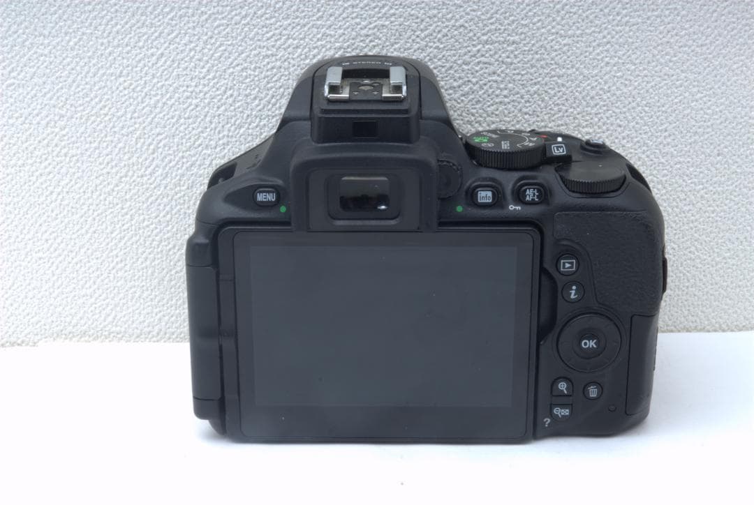 新品級♪ Nikon D5600 S数7972回 Wi-Fi搭載！高画質一眼