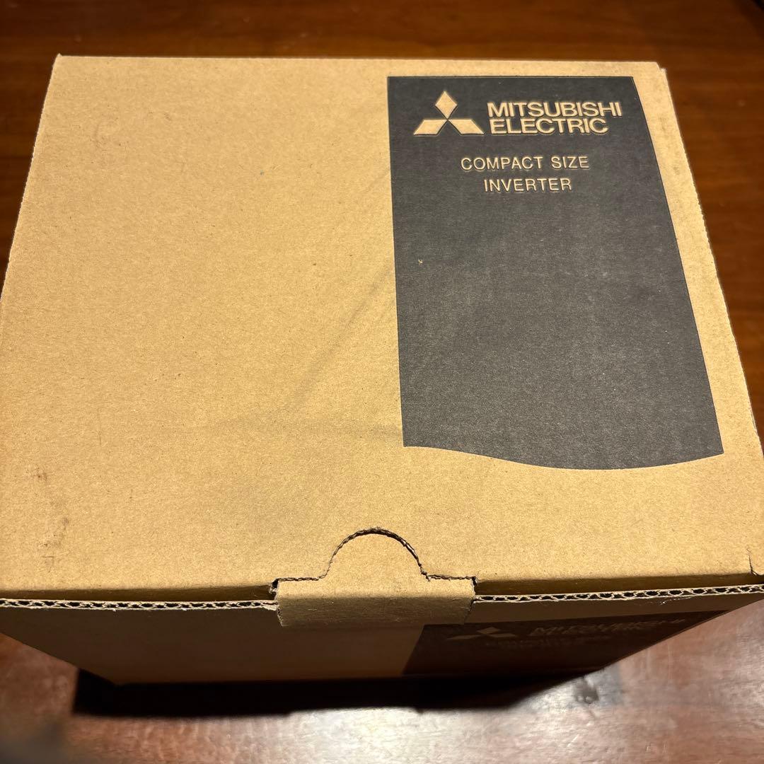 三菱電機　コンパクトサイズインバーター　FR-D720-2.2K