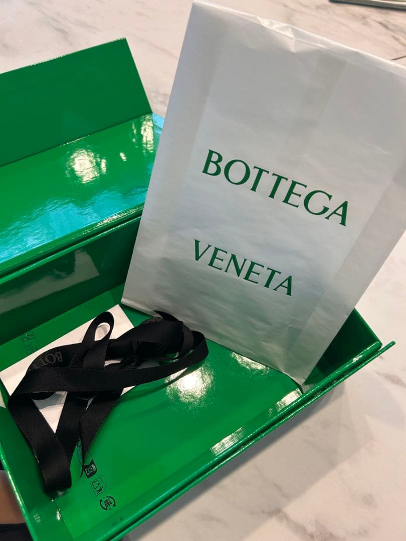 BOTTEGA VENETA グリーン iPhoneケース　16pro
