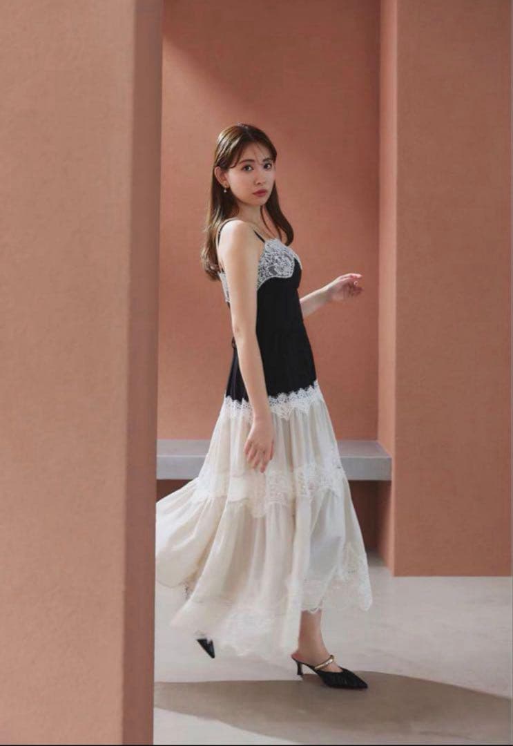 新品 Isa Tiered Lace Cami Dress Herlipto S