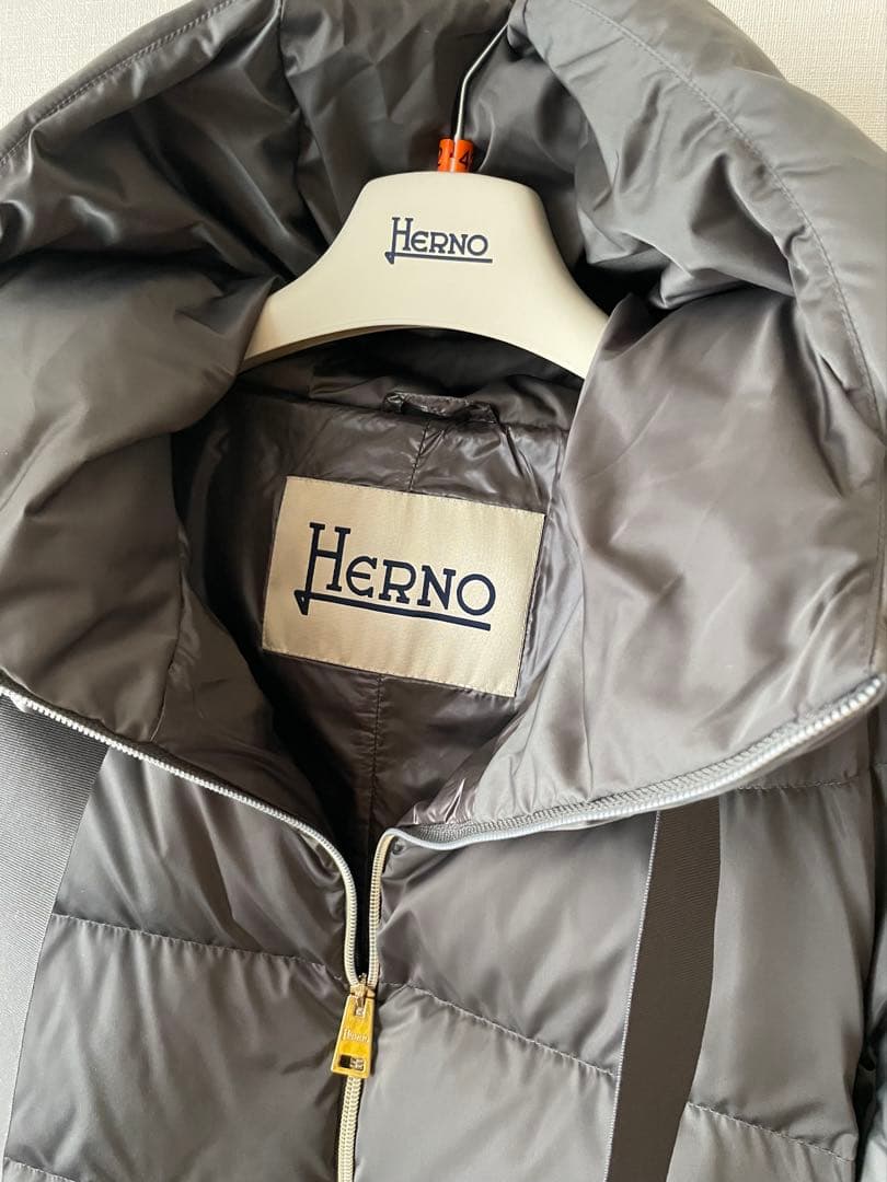 【ゆかです】HERNO/ヘルノ　ダウンジャケット42【美品】軽暖