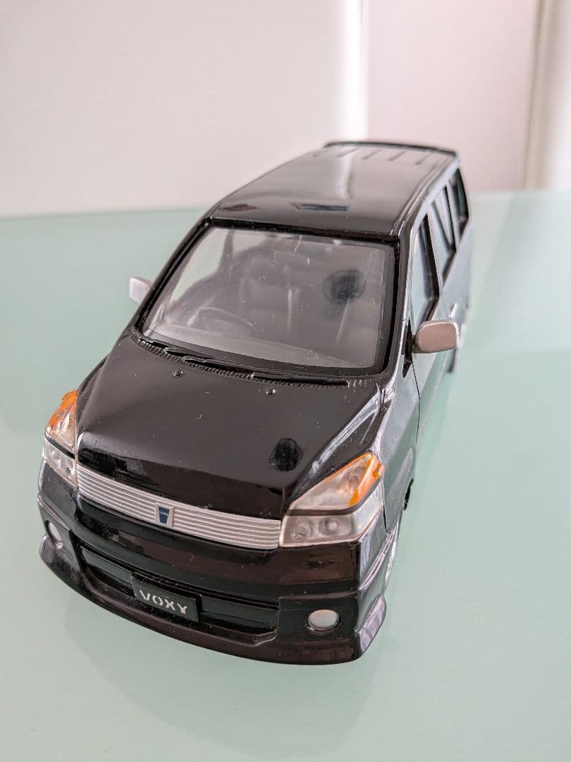 ア*ァ様 トヨタ　初代ヴォクシー　カラーサンプル　1/24